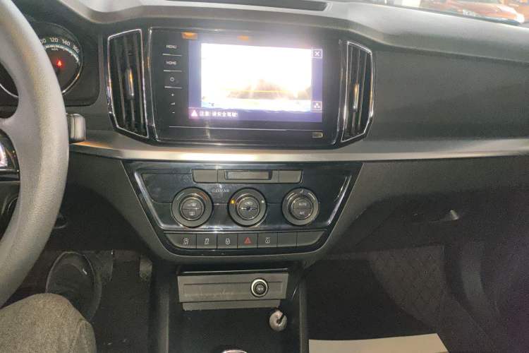 Used Skoda Kamiq 2020 1.5L Automatic Comfort Edition Audio And AC Panel