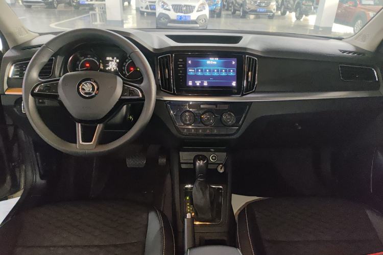 Used Skoda Kamiq 2020 1.5L Automatic Comfort Edition Center Console