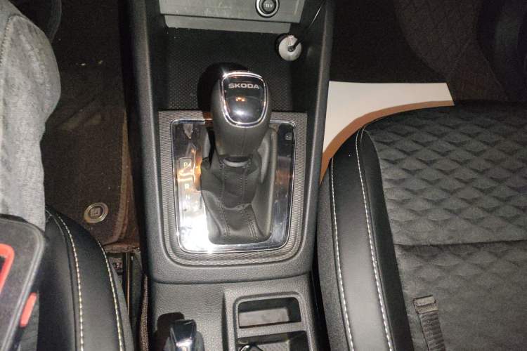 Used Skoda Kamiq 2020 1.5L Automatic Comfort Edition Gear Lever