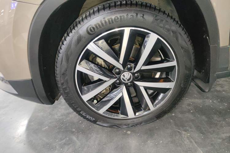 Used Skoda Kamiq 2020 1.5L Automatic Comfort Edition Left Front Wheel Hub