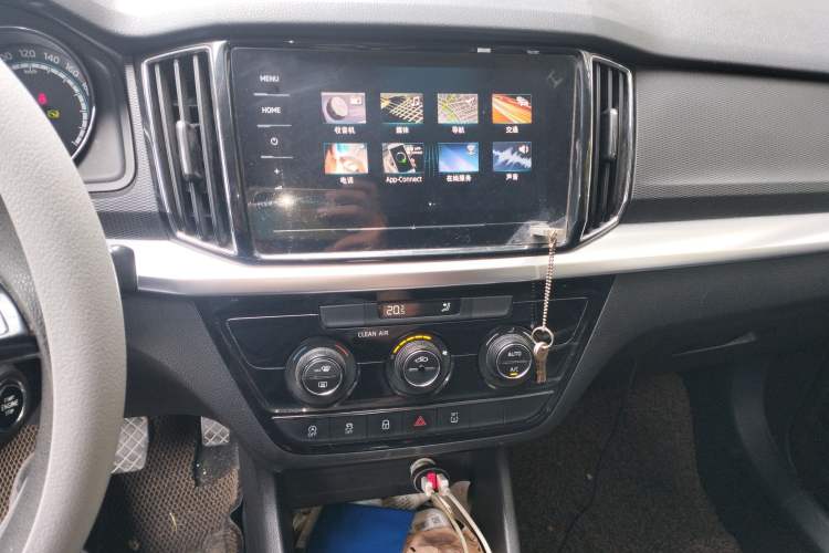 Used Skoda Kamiq 2022 1.5L Automatic Comfort Edition Audio And AC Panel