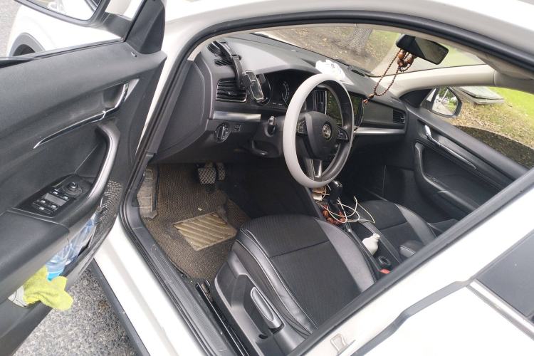 Used Skoda Kamiq 2022 1.5L Automatic Comfort Edition Driver Seat