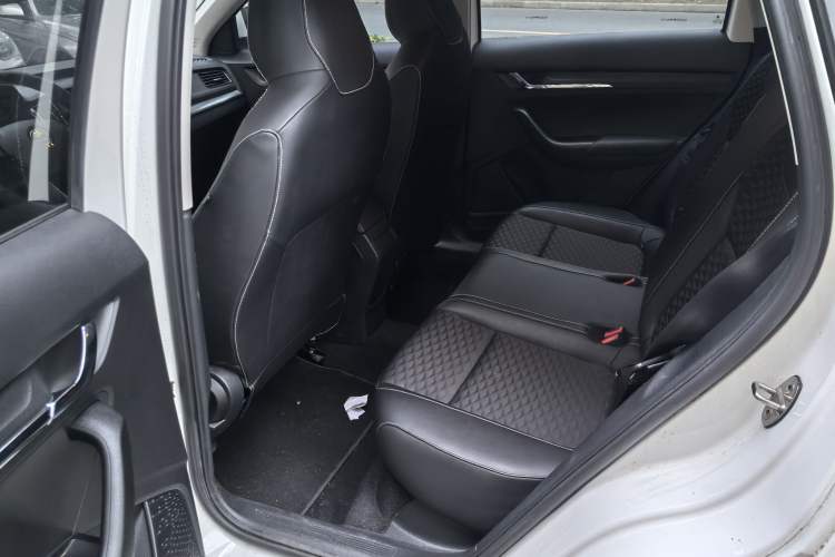 Used Skoda Kamiq 2018 1.5L Automatic Comfort Edition China VI Standard Interior 5