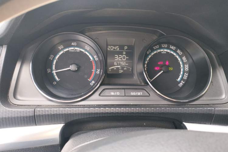 Used Skoda Kamiq 2022 1.5L Automatic Comfort Edition Odometer Close Up