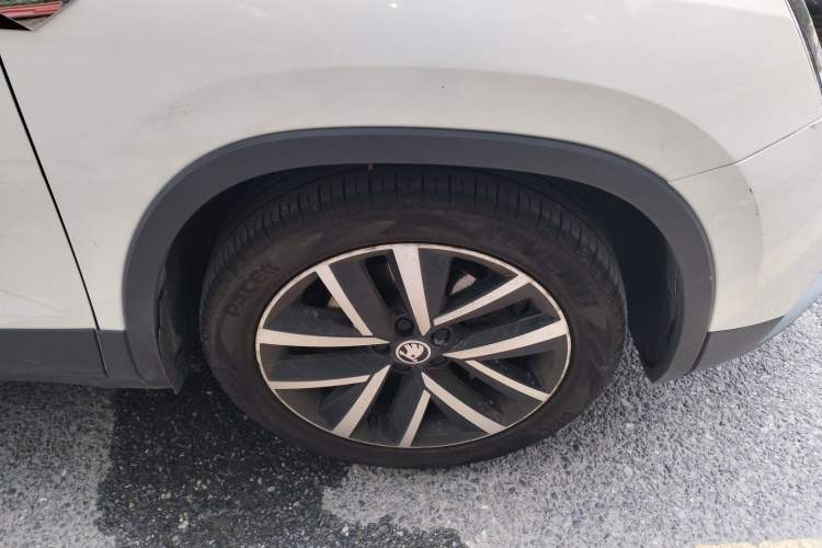Used Skoda Kamiq 2022 1.5L Automatic Comfort Edition Right Front Wheel Hub