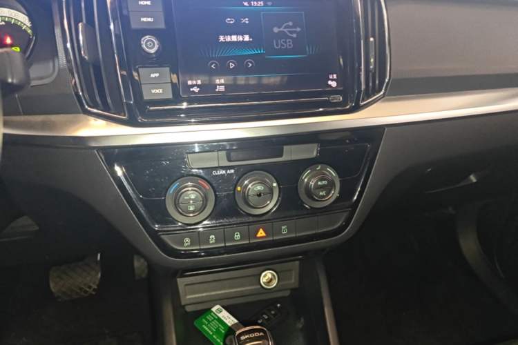 Used Skoda Kamiq 2018 1.5L Automatic Comfort Edition China VI Standard Audio And AC Panel