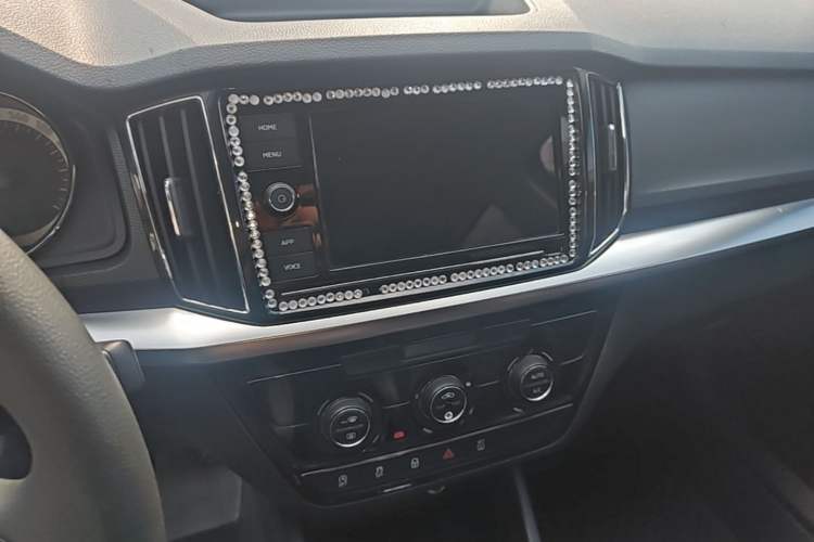 Used Skoda Kamiq 2018 1.5L Automatic Comfort Edition China VI Standard Audio And AC Panel