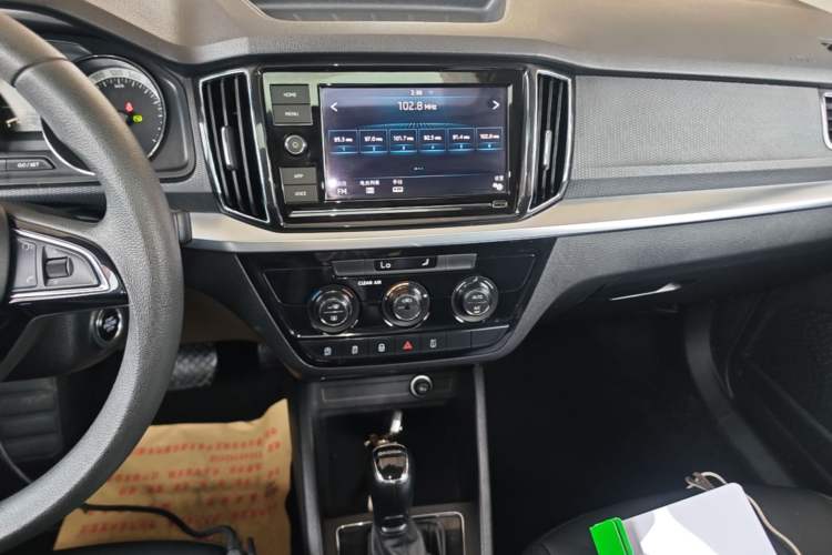 Used Skoda Kamiq 2018 1.5L Automatic Comfort Edition China VI Standard Audio And AC Panel