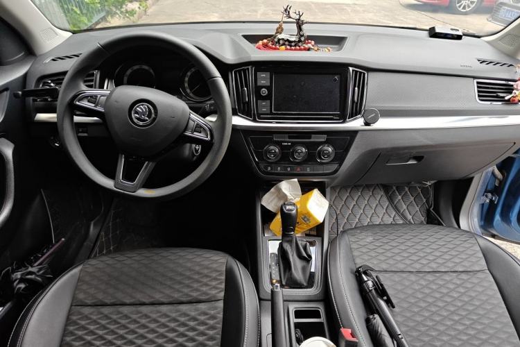 Used Skoda Kamiq 2018 1.5L Automatic Comfort Edition China VI Standard Center Console