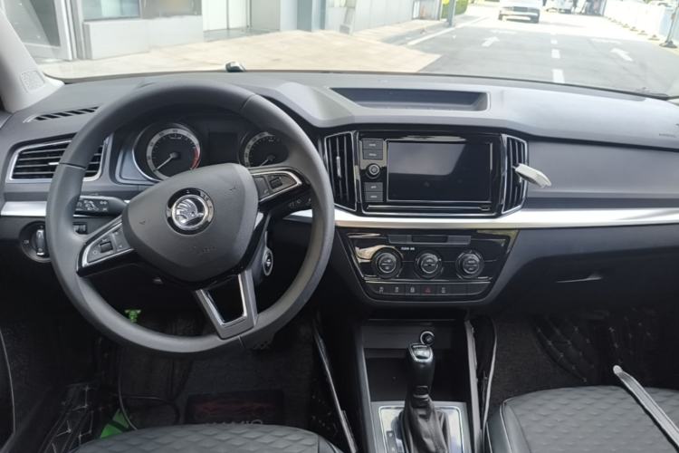 Used Skoda Kamiq 2018 1.5L Automatic Comfort Edition China VI Standard Center Console