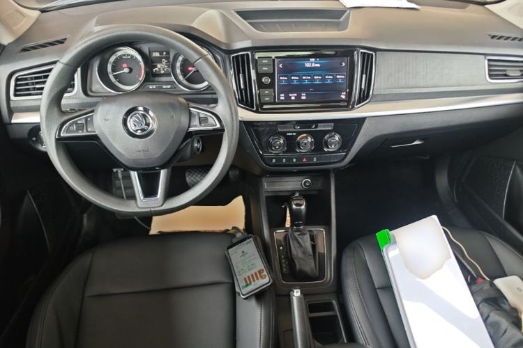 Used Skoda Kamiq 2018 1.5L Automatic Comfort Edition China VI Standard Center Console
