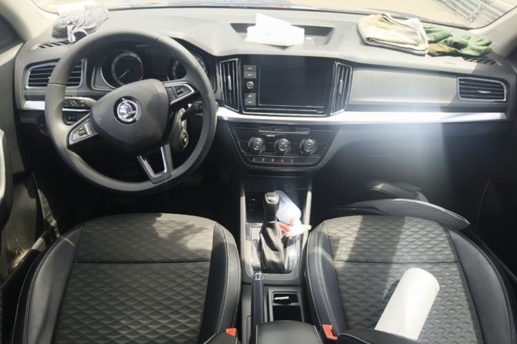 Used Skoda Kamiq 2018 1.5L Automatic Comfort Edition China VI Standard Center Console