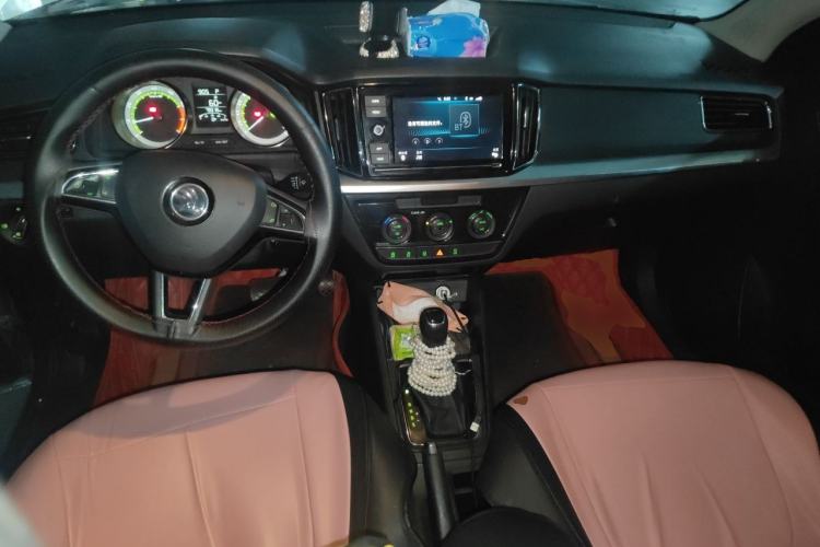Used Skoda Kamiq 2018 1.5L Automatic Comfort Edition China VI Standard Center Console