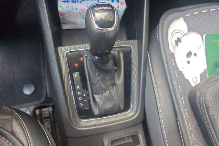 Used Skoda Kamiq 2018 1.5L Automatic Comfort Edition China VI Standard Gear Lever