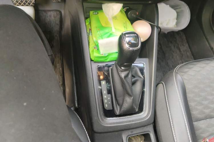 Used Skoda Kamiq 2018 1.5L Automatic Comfort Edition China VI Standard Gear Lever