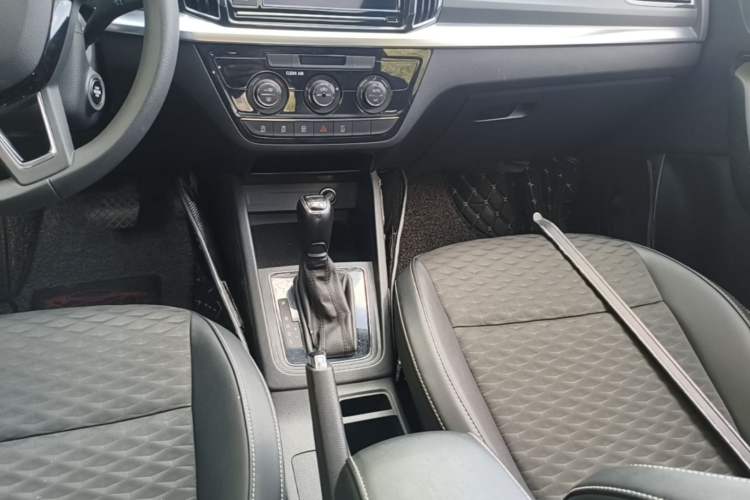 Used Skoda Kamiq 2018 1.5L Automatic Comfort Edition China VI Standard Gear Lever