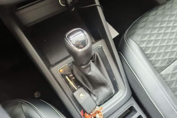 Used Skoda Kamiq 2018 1.5L Automatic Comfort Edition China VI Standard Gear Lever