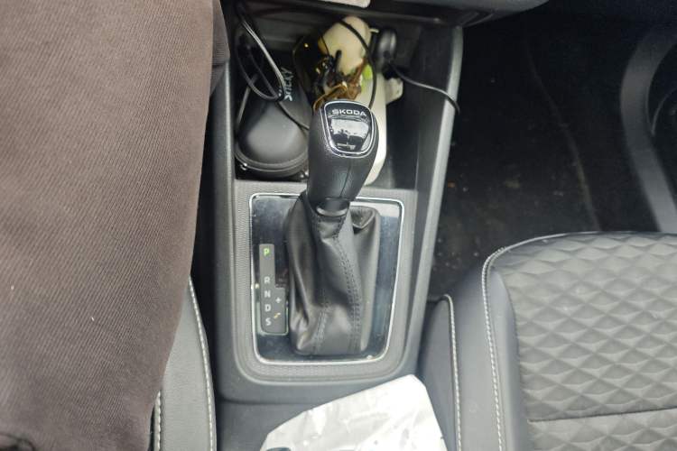 Used Skoda Kamiq 2018 1.5L Automatic Comfort Edition China VI Standard Gear Lever