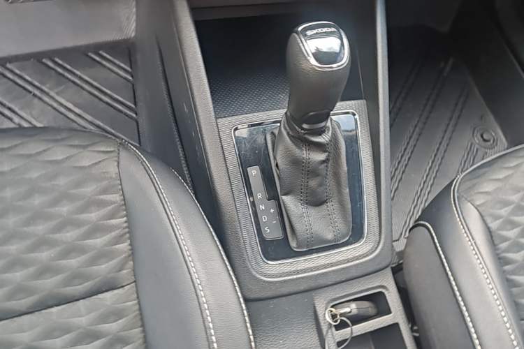 Used Skoda Kamiq 2018 1.5L Automatic Comfort Edition China VI Standard Gear Lever