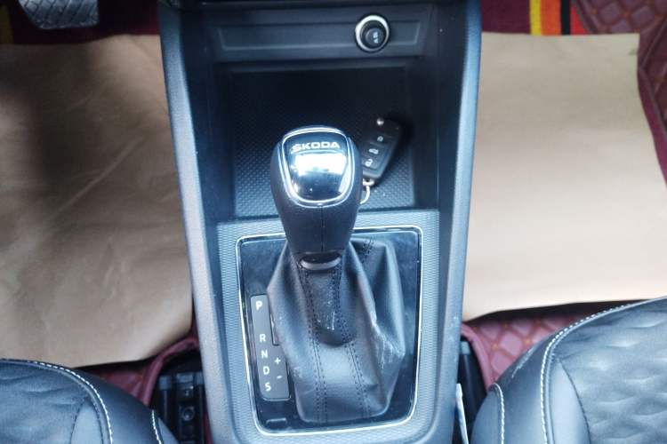 Used Skoda Kamiq 2018 1.5L Automatic Comfort Edition China VI Standard Gear Lever