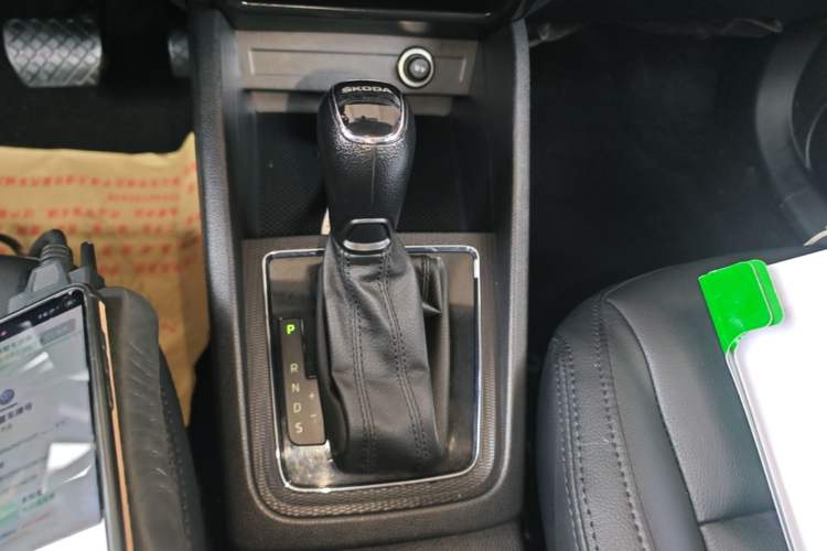 Used Skoda Kamiq 2018 1.5L Automatic Comfort Edition China VI Standard Gear Lever