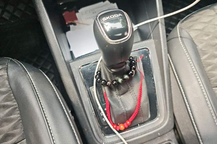 Used Skoda Kamiq 2018 1.5L Automatic Comfort Edition China VI Standard Gear Lever