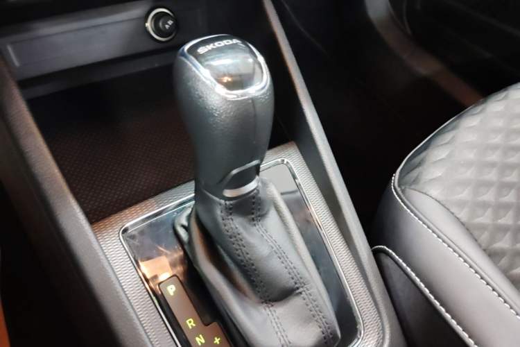 Used Skoda Kamiq 2018 1.5L Automatic Comfort Edition China VI Standard Gear Lever