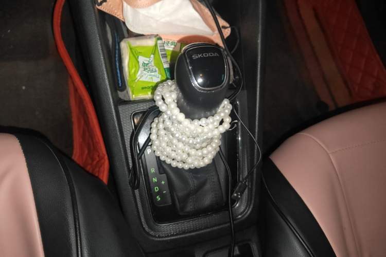 Used Skoda Kamiq 2018 1.5L Automatic Comfort Edition China VI Standard Gear Lever