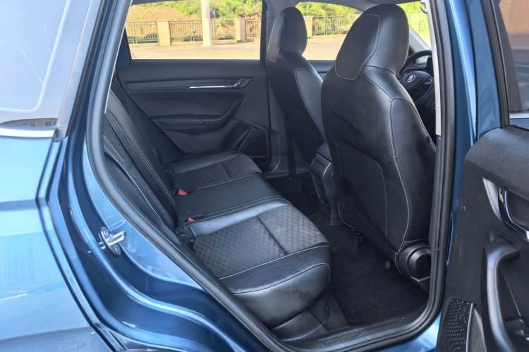 Used Skoda Kamiq 2018 1.5L Automatic Comfort Edition China VI Standard Interior 3