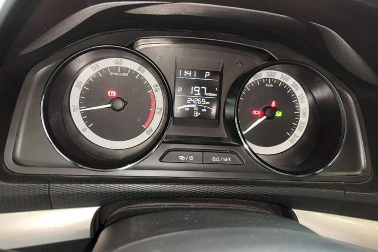 Used Skoda Kamiq 2018 1.5L Automatic Standard Version China V Emission Standard Odometer Close Up