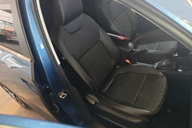 Used Skoda Kamiq 2018 1.5L Automatic Comfort Edition China VI Standard Right Front Seat