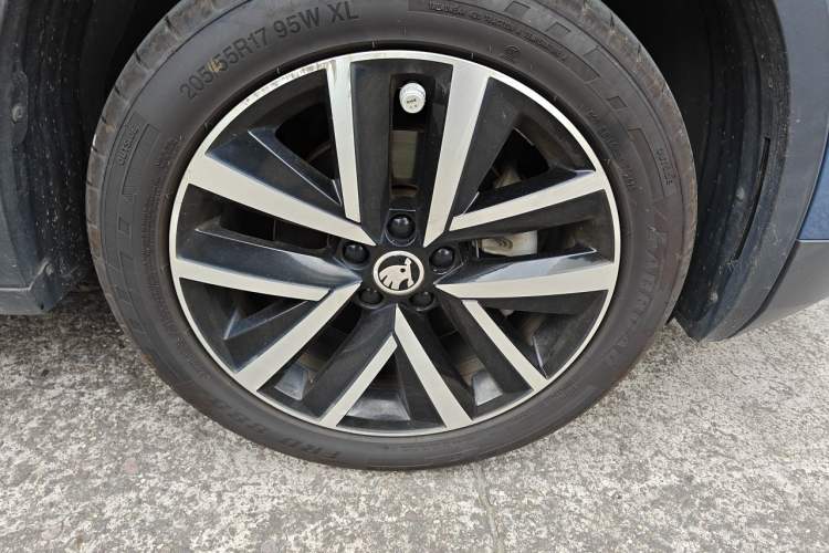 Used Skoda Kamiq 2018 1.5L Automatic Comfort Edition China VI Standard Right Front Wheel Hub