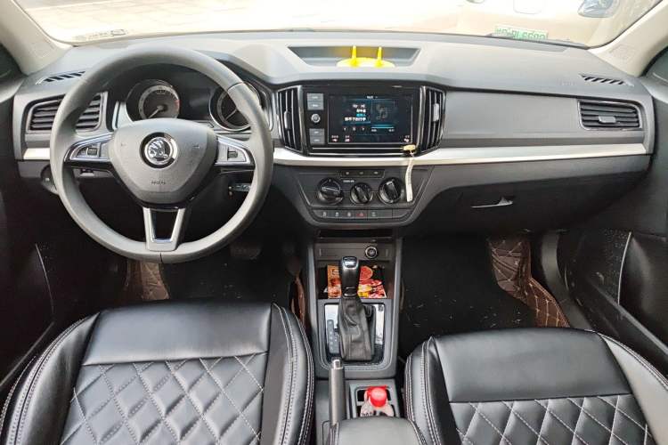 Used Skoda Kamiq 2018 1.5L Automatic Standard Edition China VI Center Console