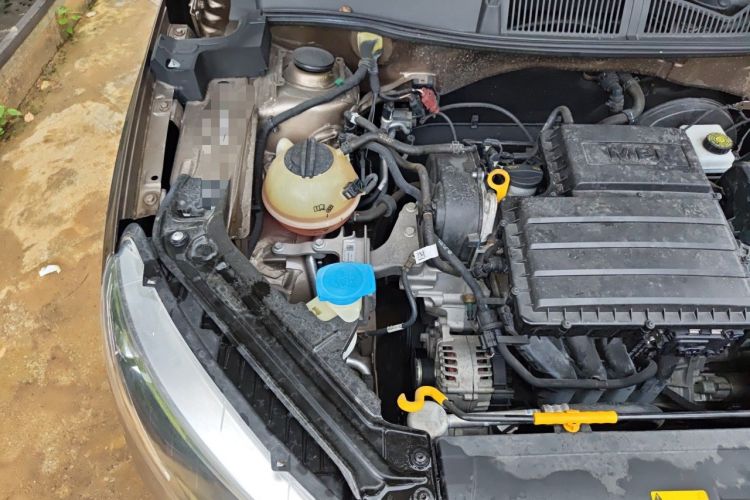 Used Skoda Kamiq 2018 1.5L Automatic Standard Edition China VI Engine Bay Right