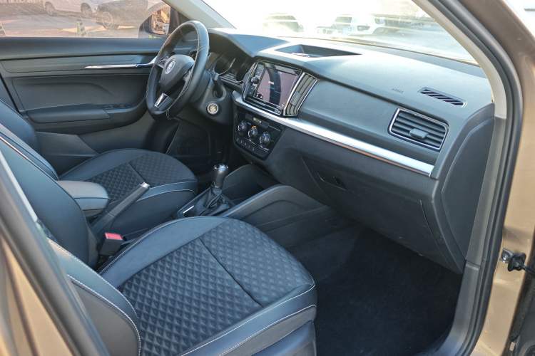Used Skoda Kamiq 2018 1.5L Automatic Comfort Edition China VI Standard Interior 6