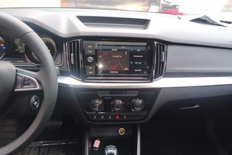Used Skoda Kamiq 2018 1.5L Automatic Comfort Edition China VI Standard Audio And AC Panel