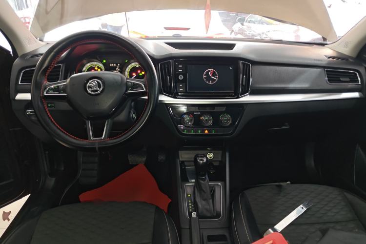 Used Skoda Kamiq 2018 1.5L Automatic Comfort Edition China VI Standard Center Console