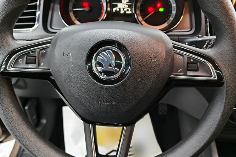 Used Skoda Kamiq 2018 1.5L Automatic Comfort Edition China VI Standard Interior 2