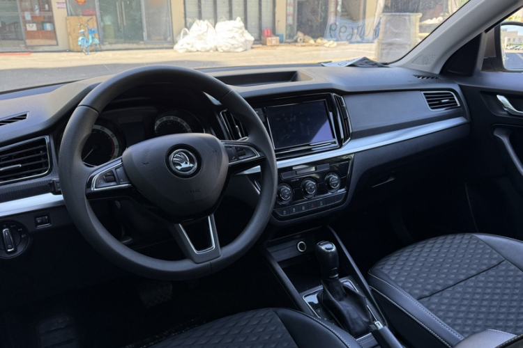 Used Skoda Kamiq 2018 1.5L Automatic Comfort Edition China VI Standard Interior 3