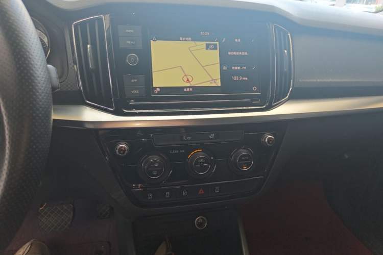 Used Skoda Kamiq 2018 1.5L Automatic Comfort Edition China VI Standard Audio And AC Panel