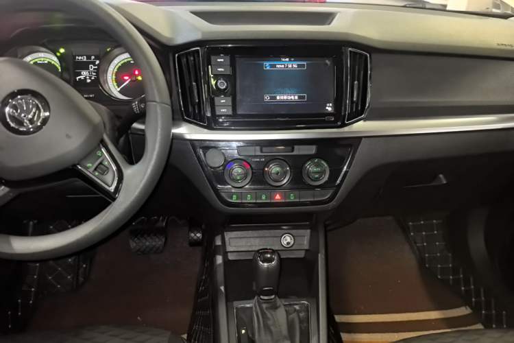 Used Skoda Kamiq 2018 1.5L Automatic Comfort Edition China VI Standard Audio And AC Panel
