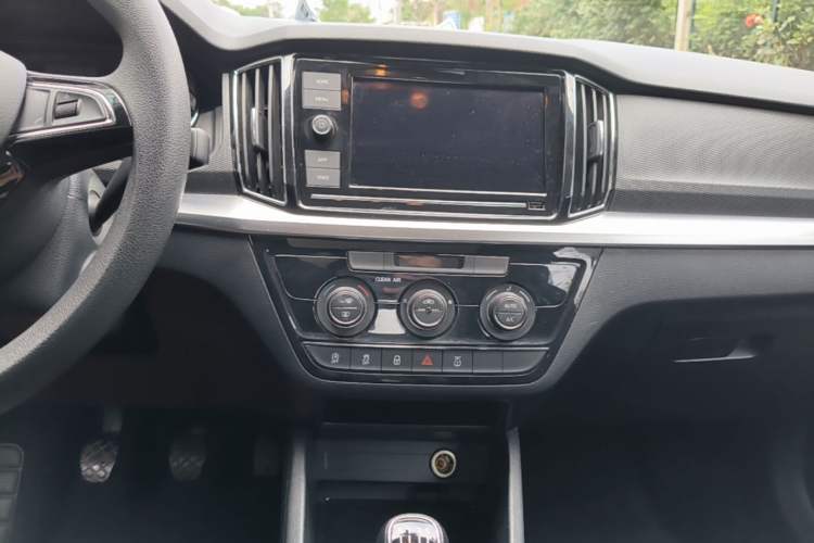 Used Skoda Kamiq 2018 1.5L Manual Comfort Edition China VI Standard Audio And AC Panel
