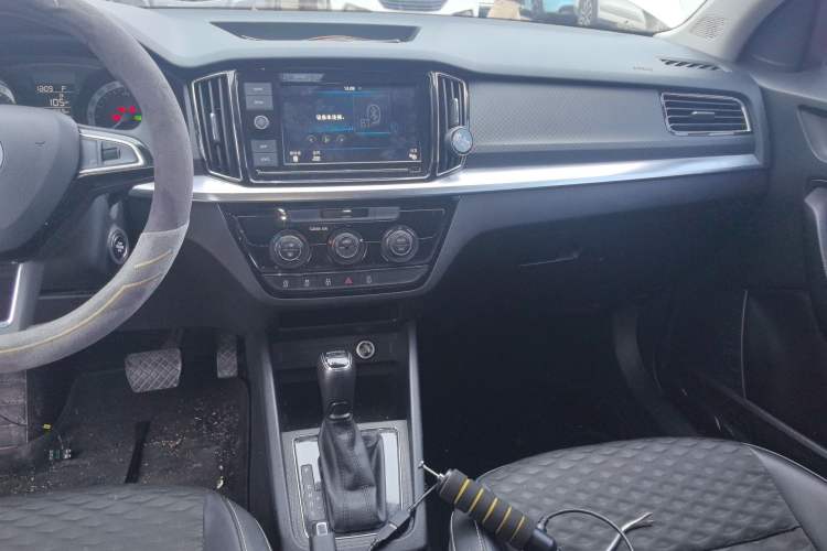 Used Skoda Kamiq 2018 1.5L Automatic Comfort Edition China VI Standard Audio And AC Panel