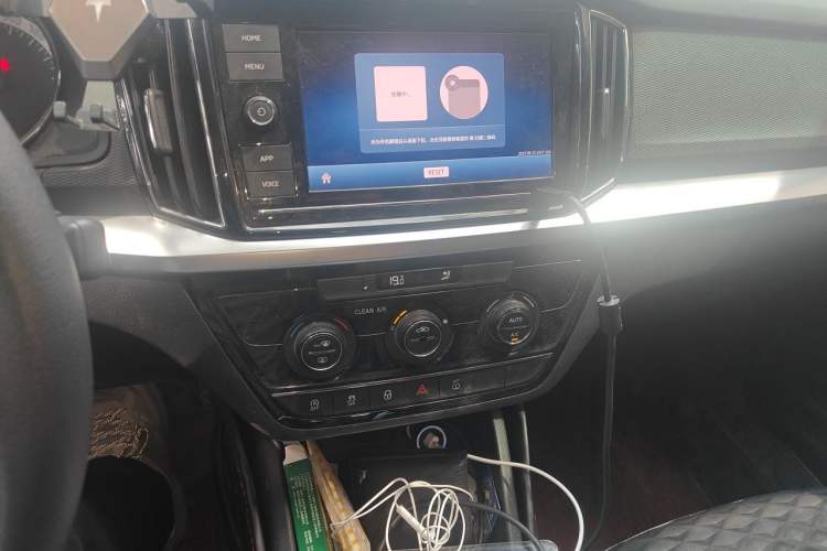 Used Skoda Kamiq 2018 1.5L Automatic Comfort Edition China VI Standard Audio And AC Panel