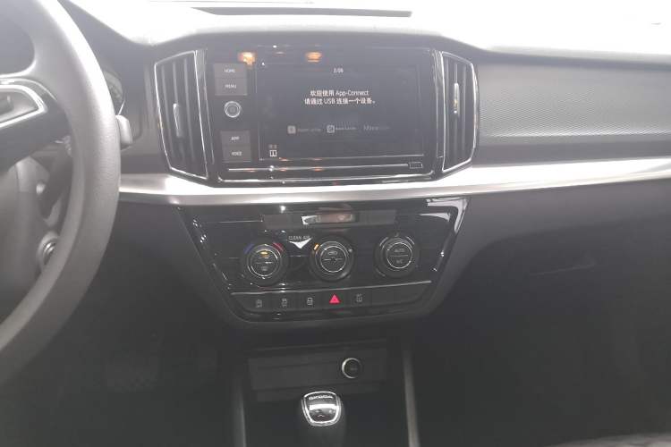 Used Skoda Kamiq 2018 1.5L Automatic Comfort Edition China VI Standard Audio And AC Panel