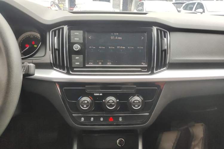 Used Skoda Kamiq 2018 1.5L Automatic Comfort Edition China VI Standard Audio And AC Panel