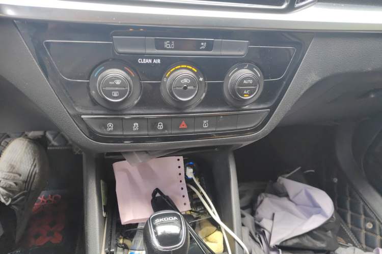 Used Skoda Kamiq 2018 1.5L Automatic Comfort Edition China VI Standard Audio And AC Panel