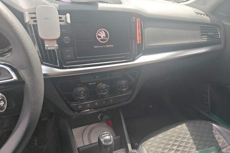 Used Skoda Kamiq 2018 1.5L Automatic Comfort Edition China VI Standard Audio And AC Panel