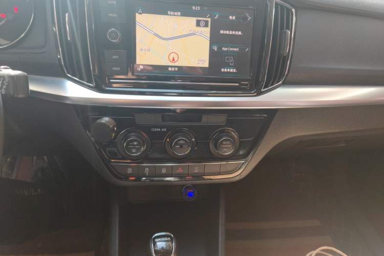 Used Skoda Kamiq 2018 1.5L Automatic Comfort Edition China VI Standard Audio And AC Panel