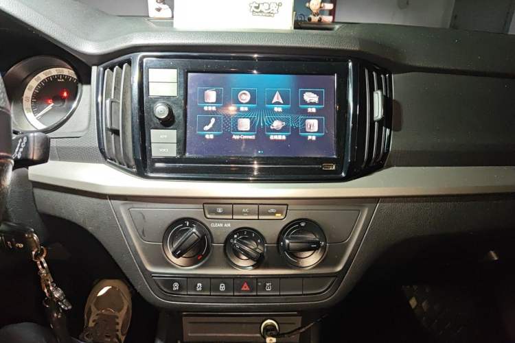 Used Skoda Kamiq 2018 1.5L Automatic Standard Version China V Emission Standard Audio And AC Panel
